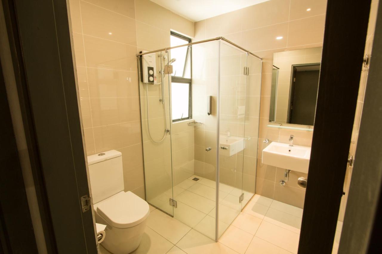 Az Hotel & Serviced Apartments Labuan Bagian luar foto