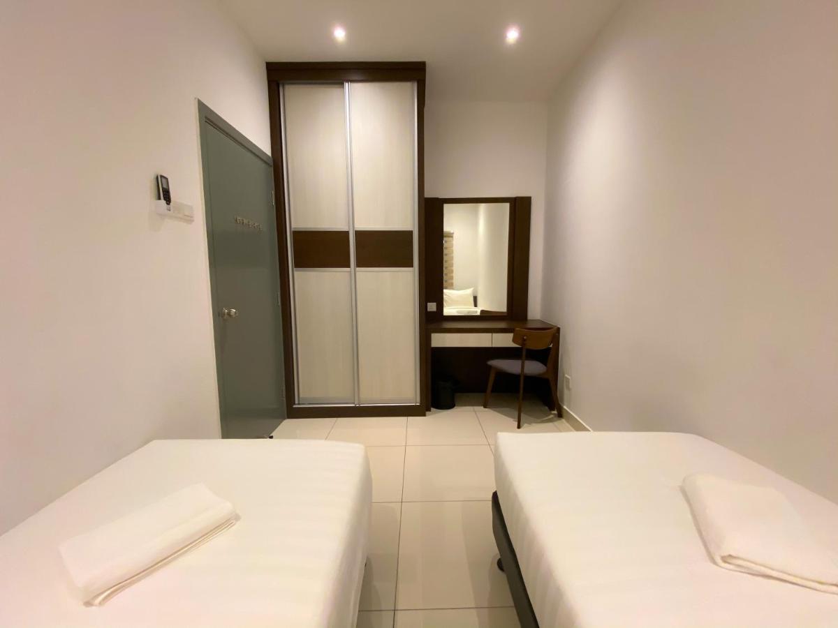 Az Hotel & Serviced Apartments Labuan Bagian luar foto